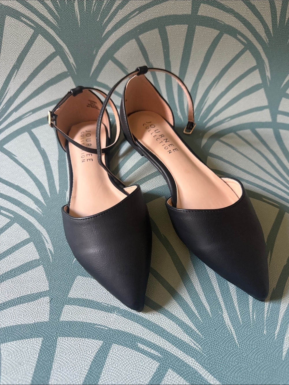 Journee Collection Black Pointed Ankle-Strap Flats - Women’s size 8